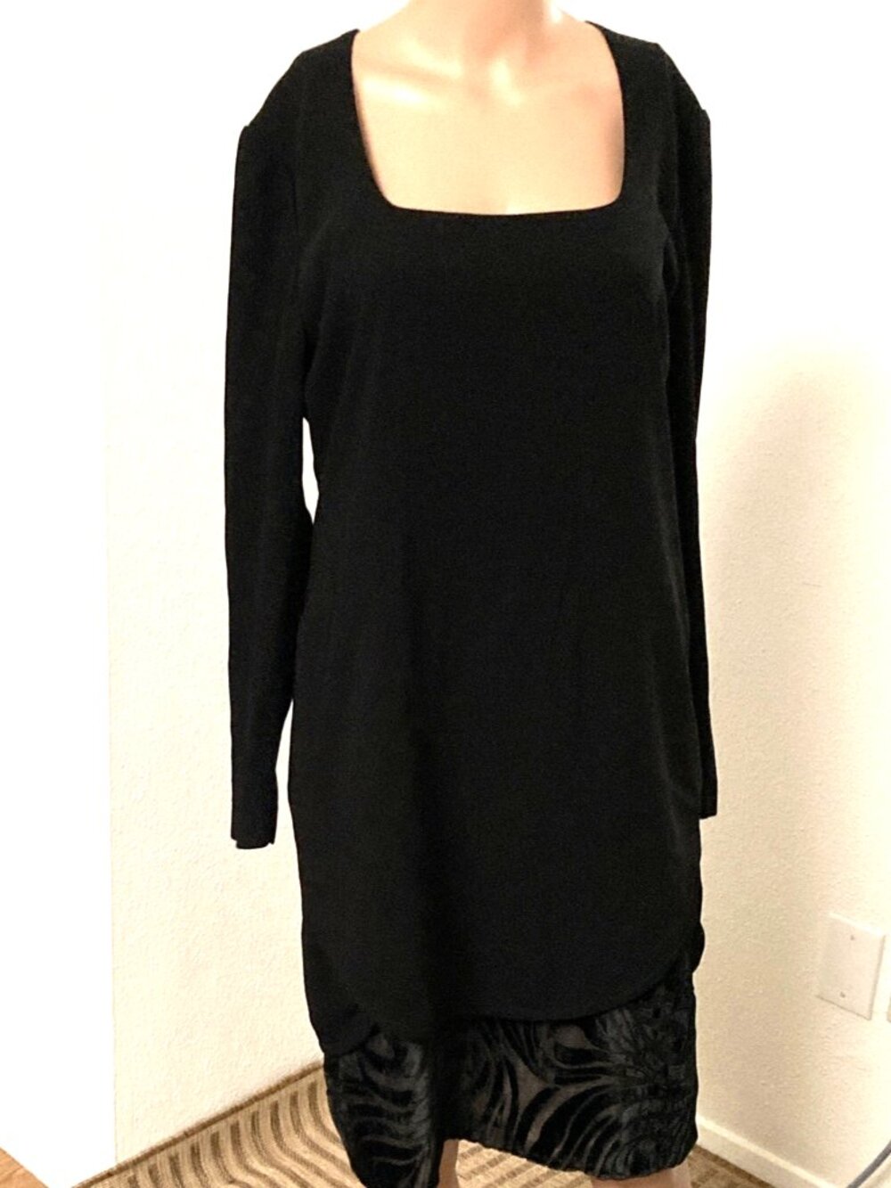 The Hollywood Connection by Travilla Black Textured Sheath Dress M Zip
